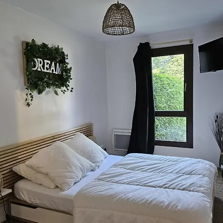 Nice Spacious Nest In Apartment